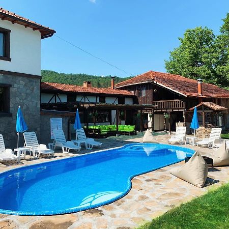 Карамановите Къщи Apriltsi  Exterior foto